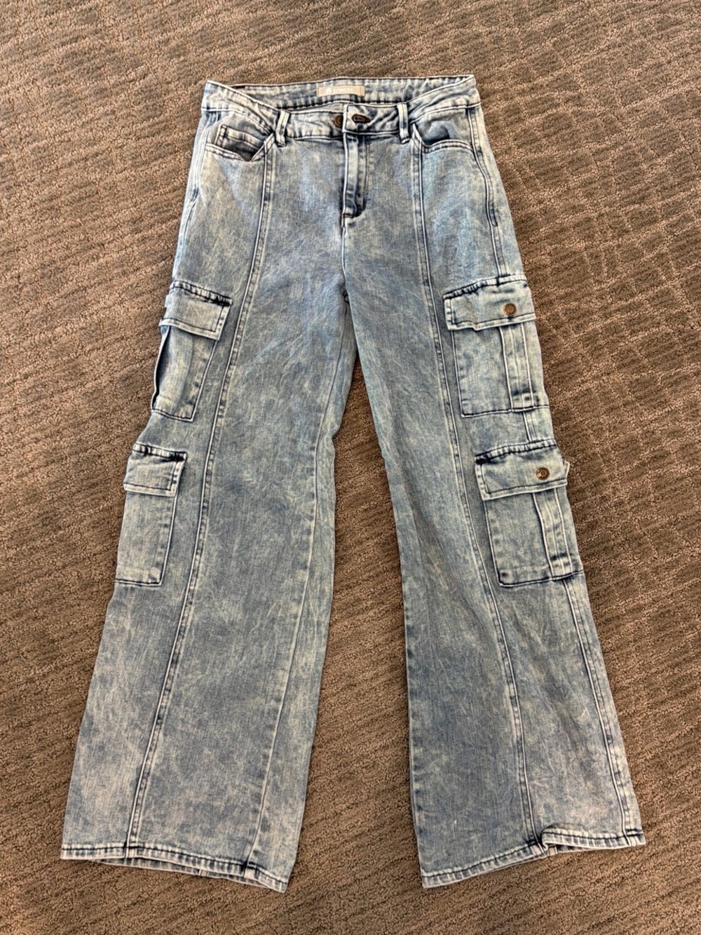 Tractr Light Acid Wash Wide-Leg Cargo Jeans